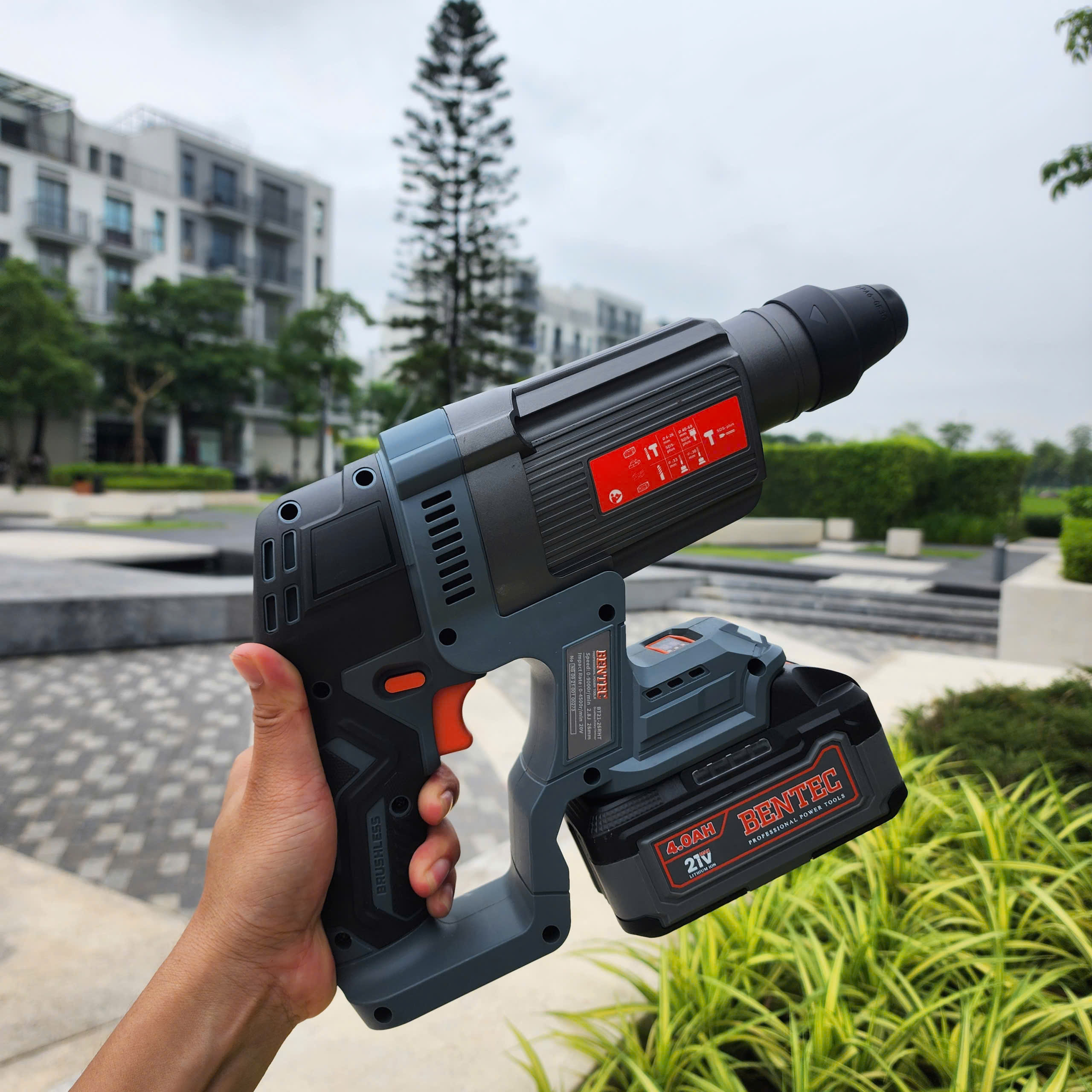 BỘ MÁY KHOAN BÊ TÔNG DÙNG PIN 20V BT21-26RHB - COMBO 10CELL